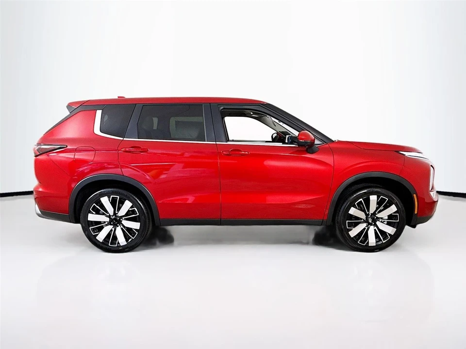 2025 Mitsubishi Outlander - Image 8 of 21