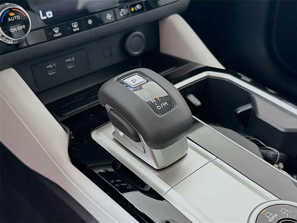 2025 Mitsubishi Outlander - Image 17 of 21