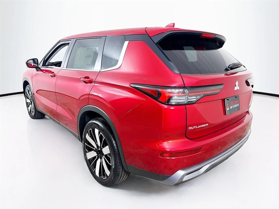 2025 Mitsubishi Outlander - Image 5 of 21