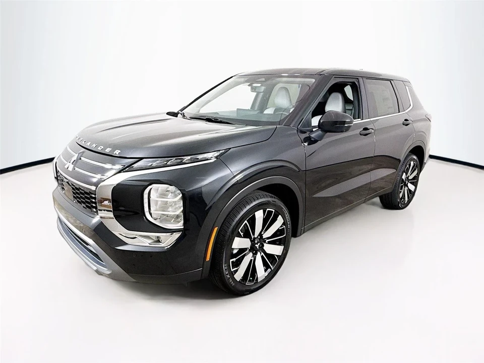 2025 Mitsubishi Outlander - Image 3 of 21