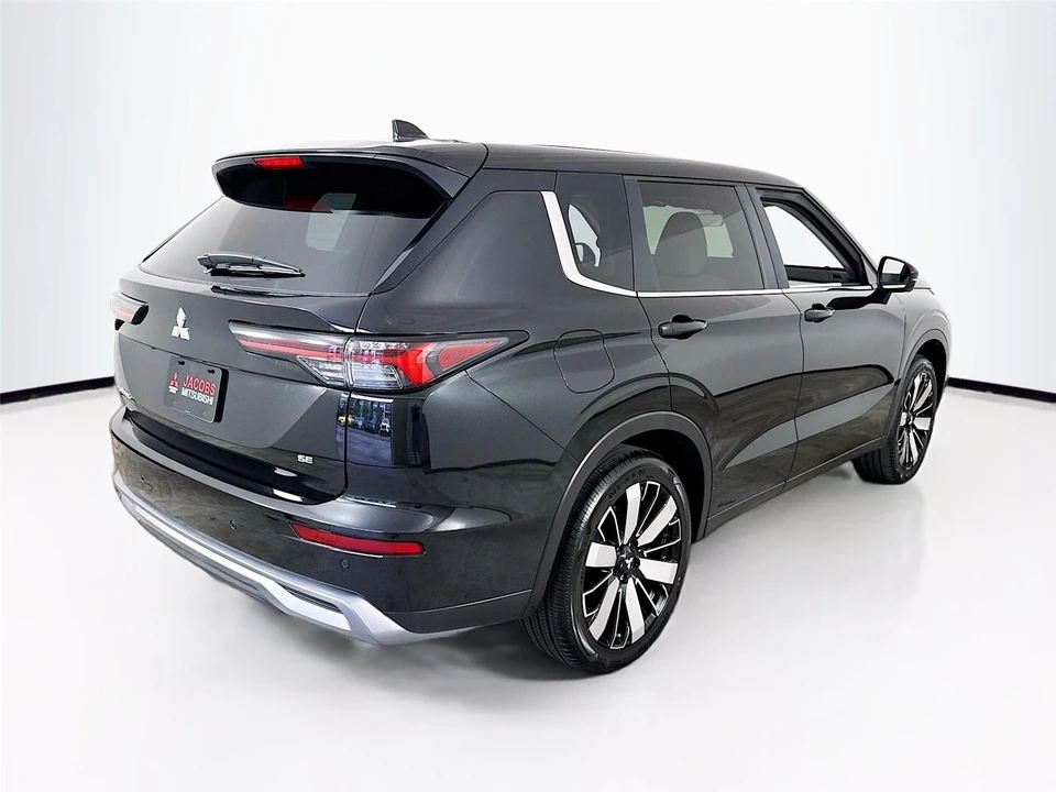 2025 Mitsubishi Outlander - Image 7 of 21