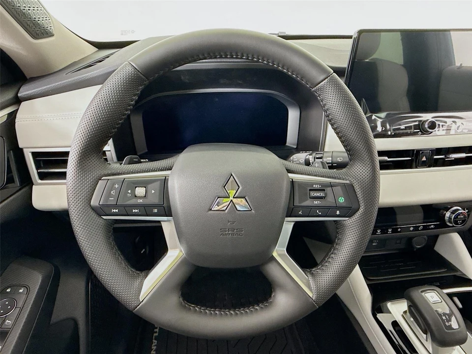 2025 Mitsubishi Outlander - Image 10 of 21