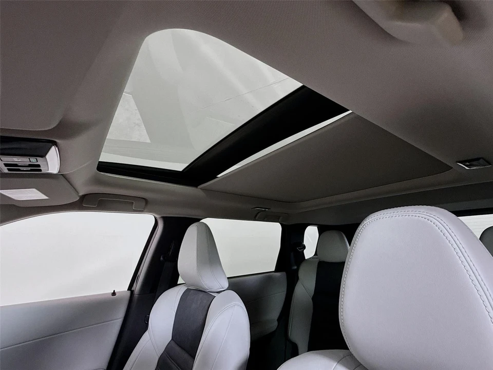 2025 Mitsubishi Outlander - Image 21 of 21