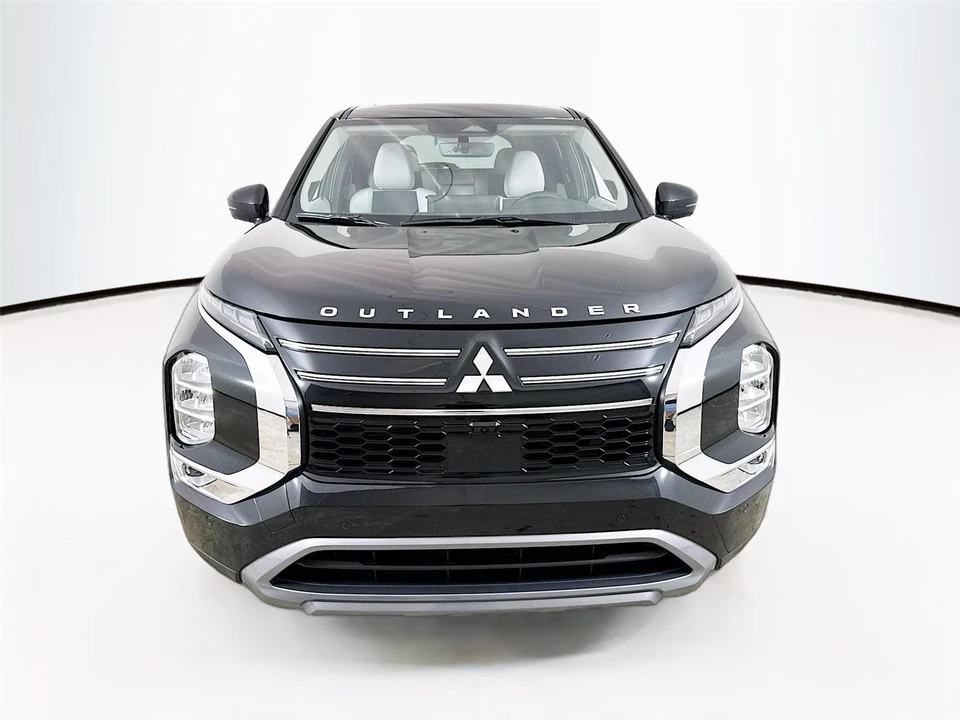 2025 Mitsubishi Outlander - Image 2 of 21