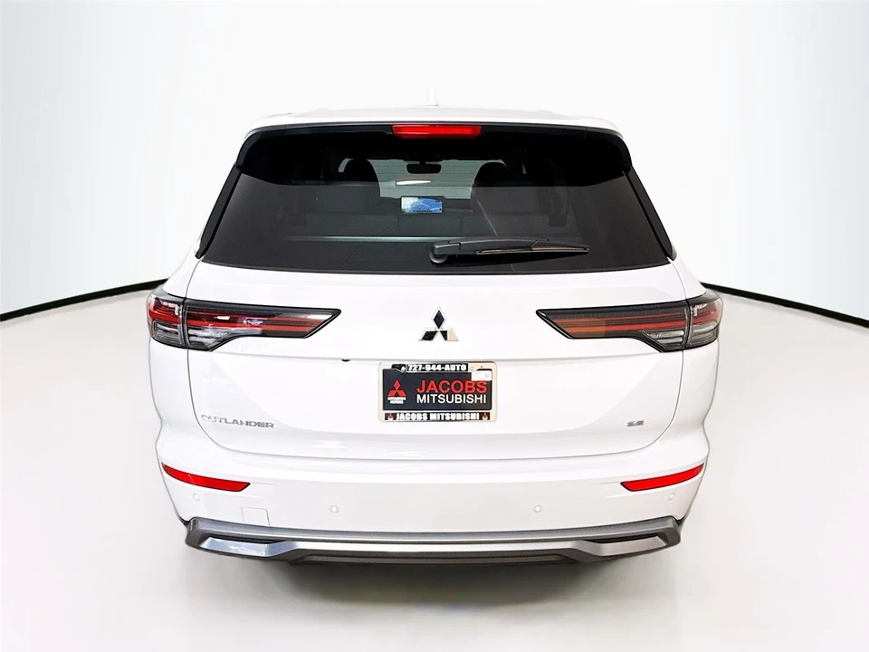 2025 Mitsubishi Outlander - Image 6 of 21