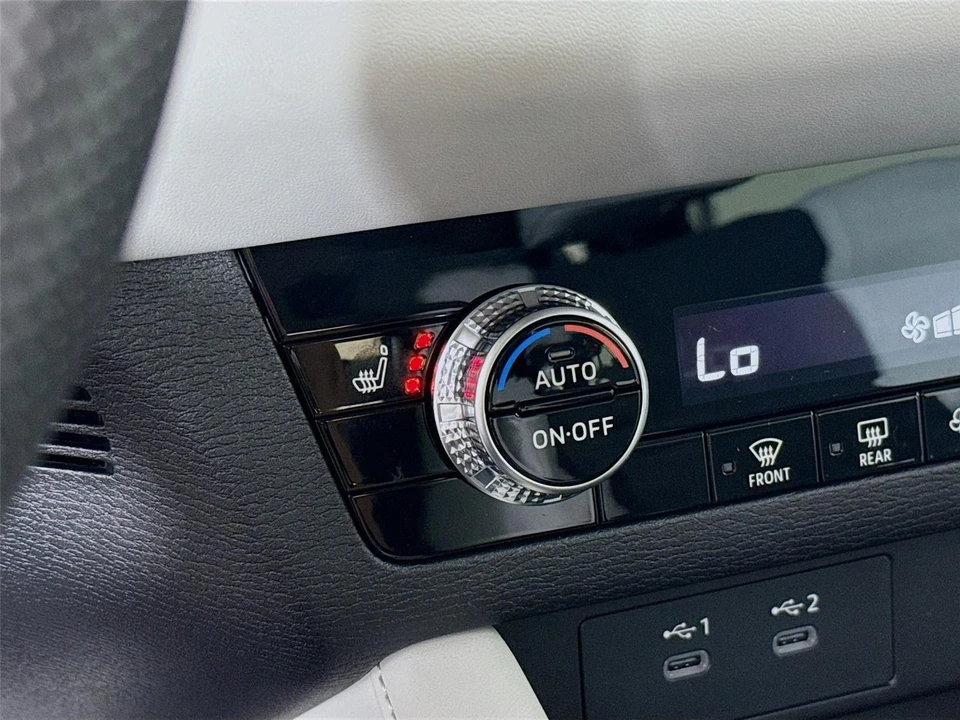 2025 Mitsubishi Outlander - Image 21 of 21