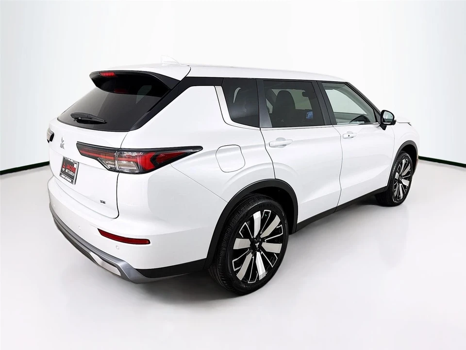 2025 Mitsubishi Outlander - Image 7 of 21
