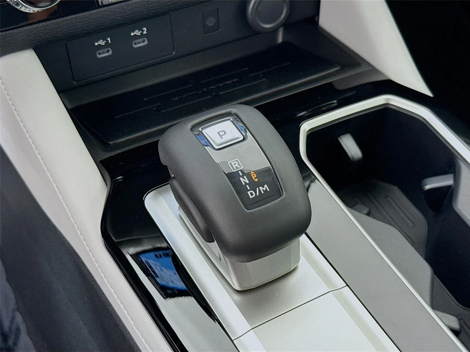 2025 Mitsubishi Outlander - Image 17 of 21