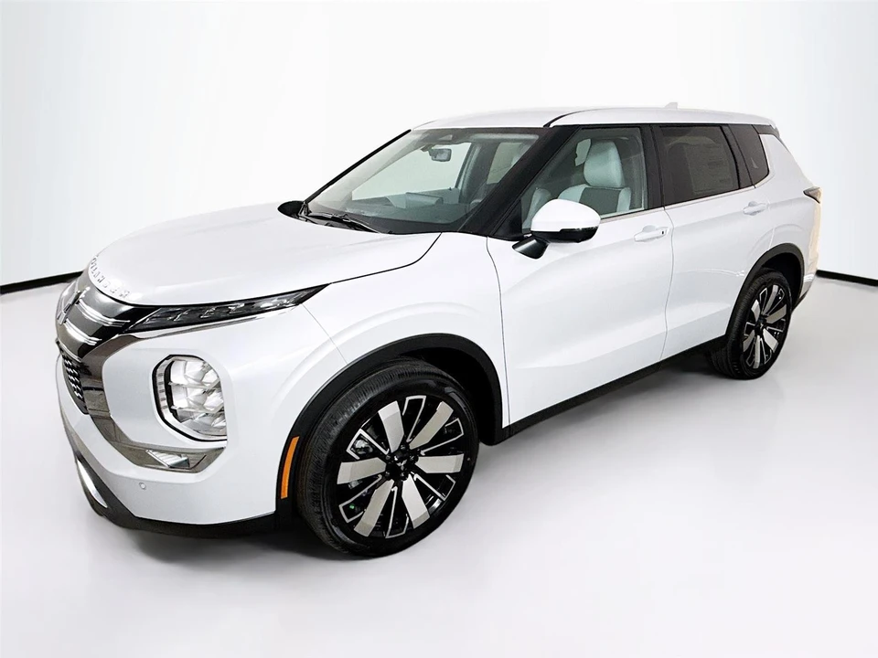 2025 Mitsubishi Outlander - Image 3 of 21