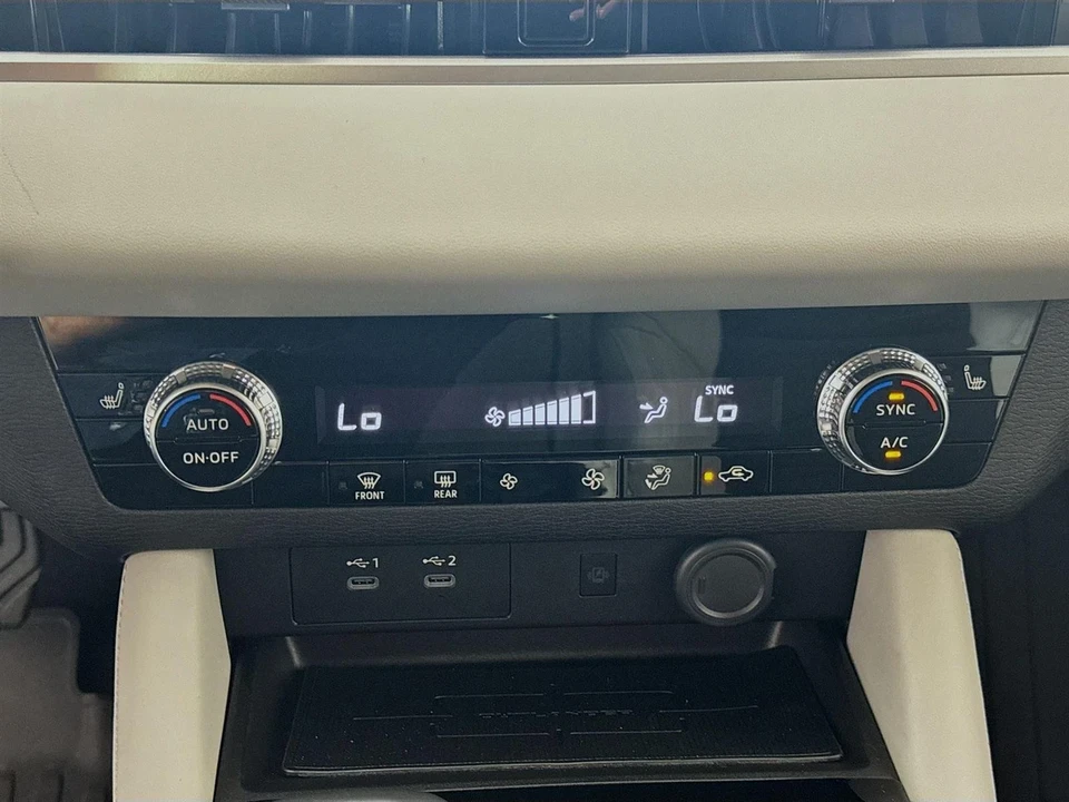 2025 Mitsubishi Outlander - Image 16 of 21