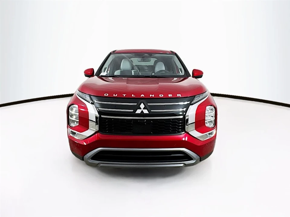 2025 Mitsubishi Outlander - Image 2 of 21
