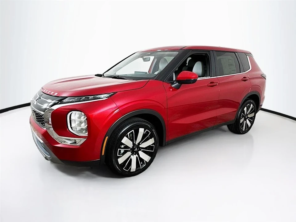 2025 Mitsubishi Outlander - Image 3 of 21