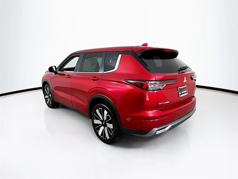 2025 Mitsubishi Outlander - Image 5 of 21