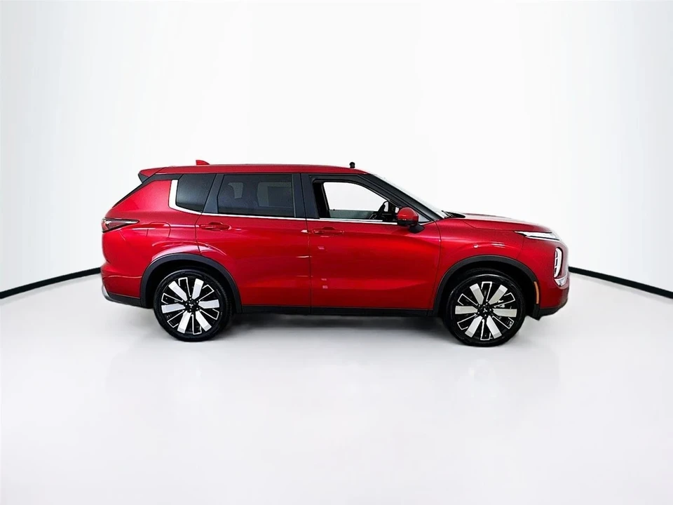 2025 Mitsubishi Outlander - Image 8 of 21