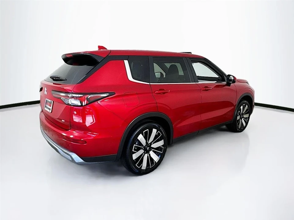 2025 Mitsubishi Outlander - Image 7 of 21