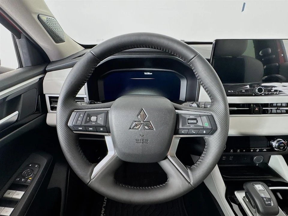 2025 Mitsubishi Outlander - Image 11 of 21