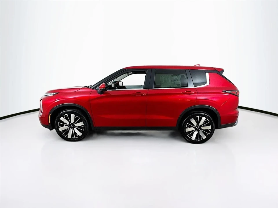 2025 Mitsubishi Outlander - Image 4 of 21