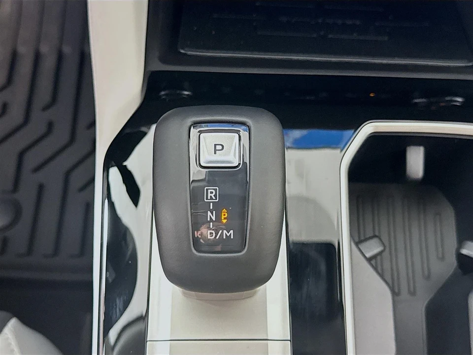 2025 Mitsubishi Outlander - Image 17 of 21