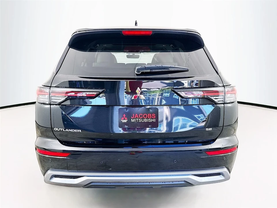 2025 Mitsubishi Outlander - Image 6 of 21