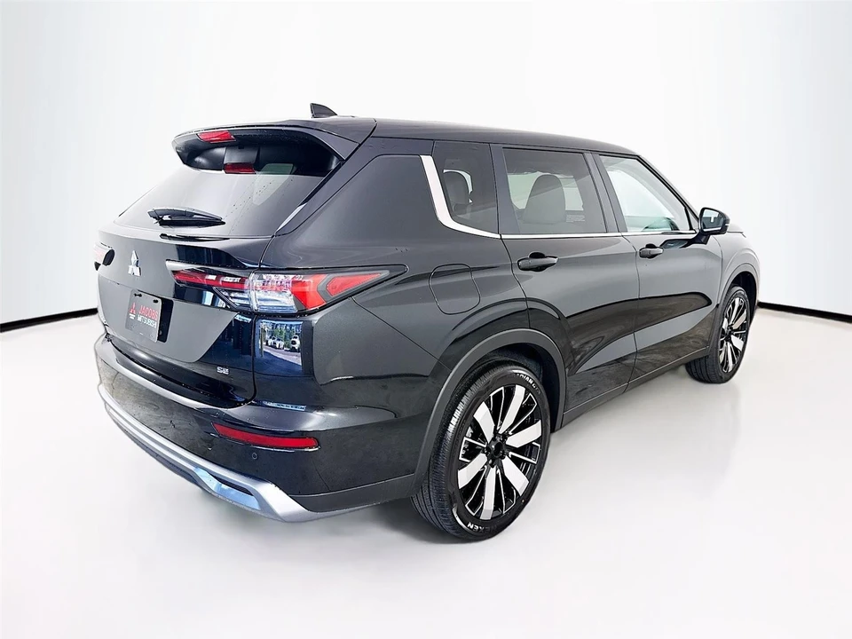 2025 Mitsubishi Outlander - Image 7 of 21