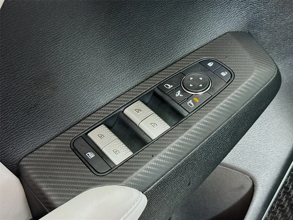 2025 Mitsubishi Outlander - Image 18 of 21