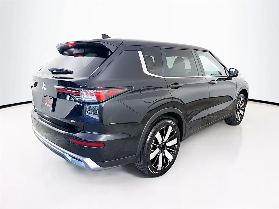 2025 Mitsubishi Outlander - Image 7 of 21
