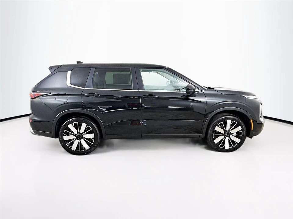 2025 Mitsubishi Outlander - Image 8 of 21