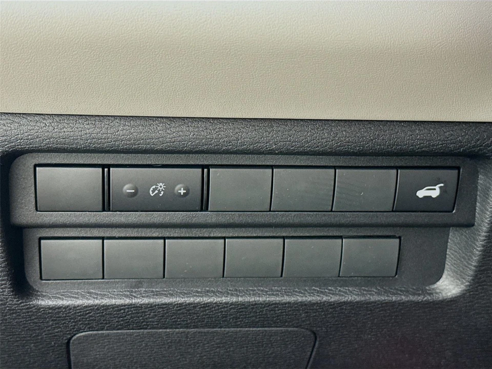 2025 Mitsubishi Outlander - Image 10 of 21