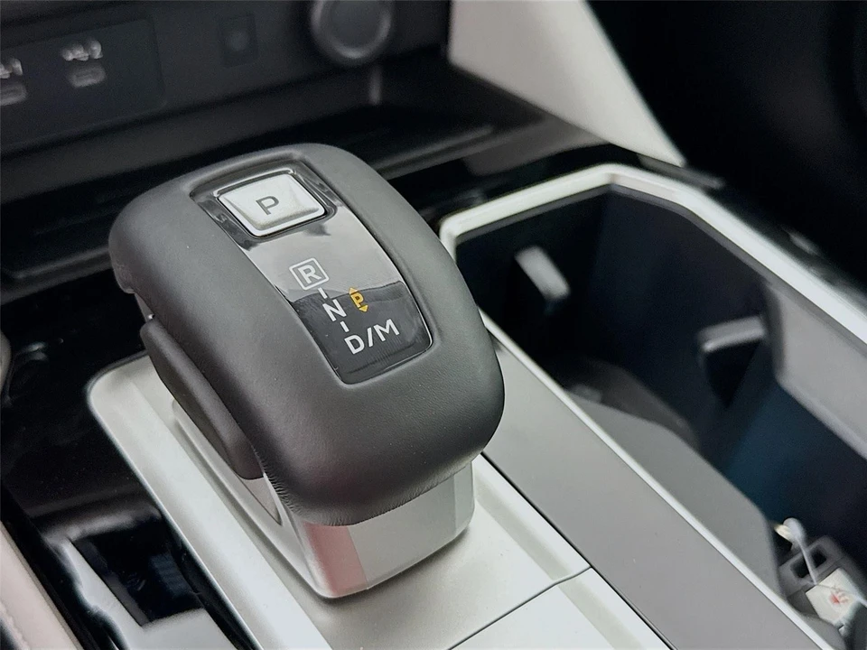 2025 Mitsubishi Outlander - Image 17 of 21