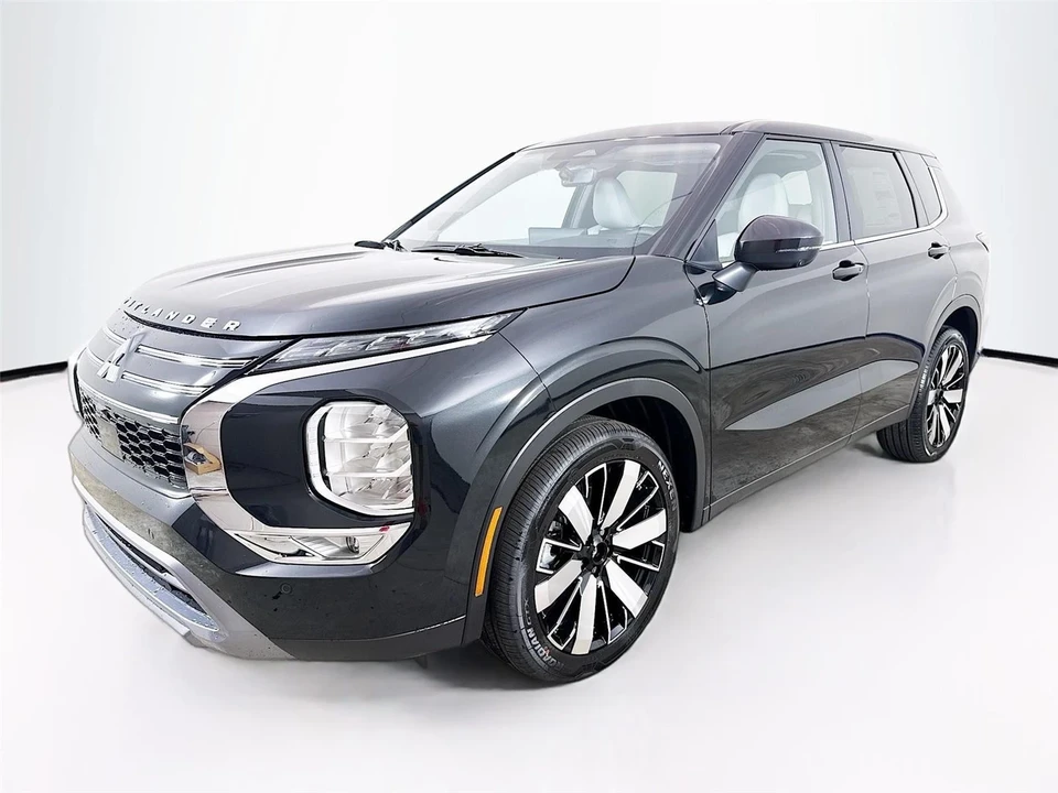 2025 Mitsubishi Outlander - Image 3 of 21