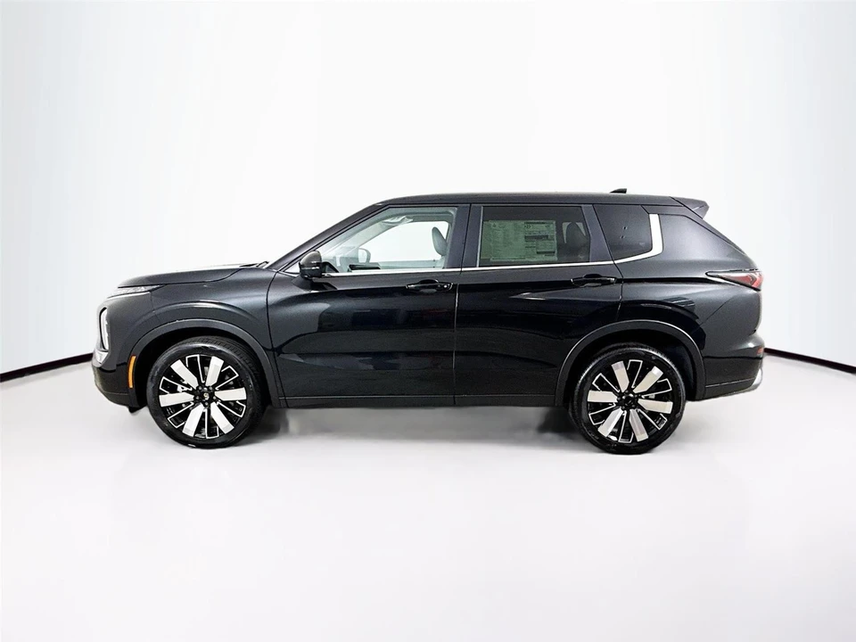 2025 Mitsubishi Outlander - Image 4 of 21