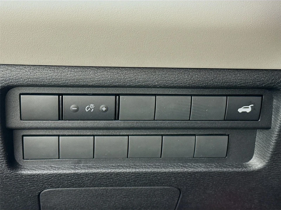 2025 Mitsubishi Outlander - Image 10 of 21