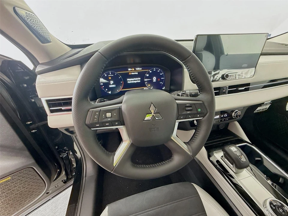 2025 Mitsubishi Outlander - Image 11 of 21