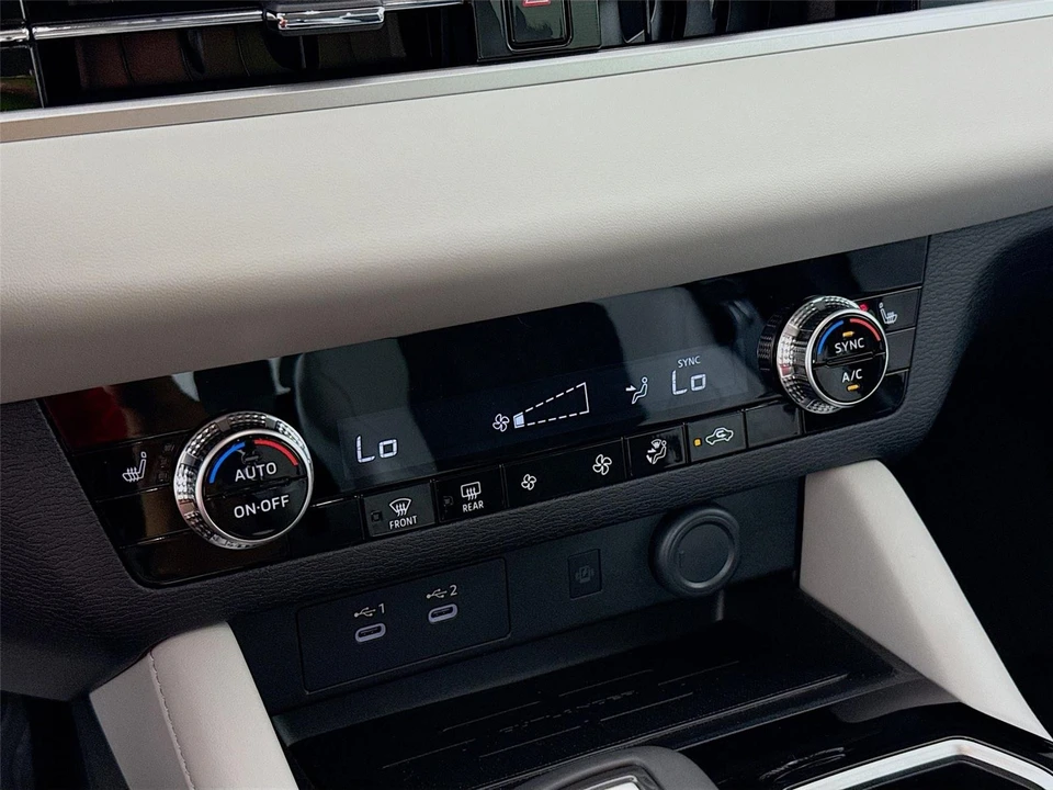2025 Mitsubishi Outlander - Image 16 of 21