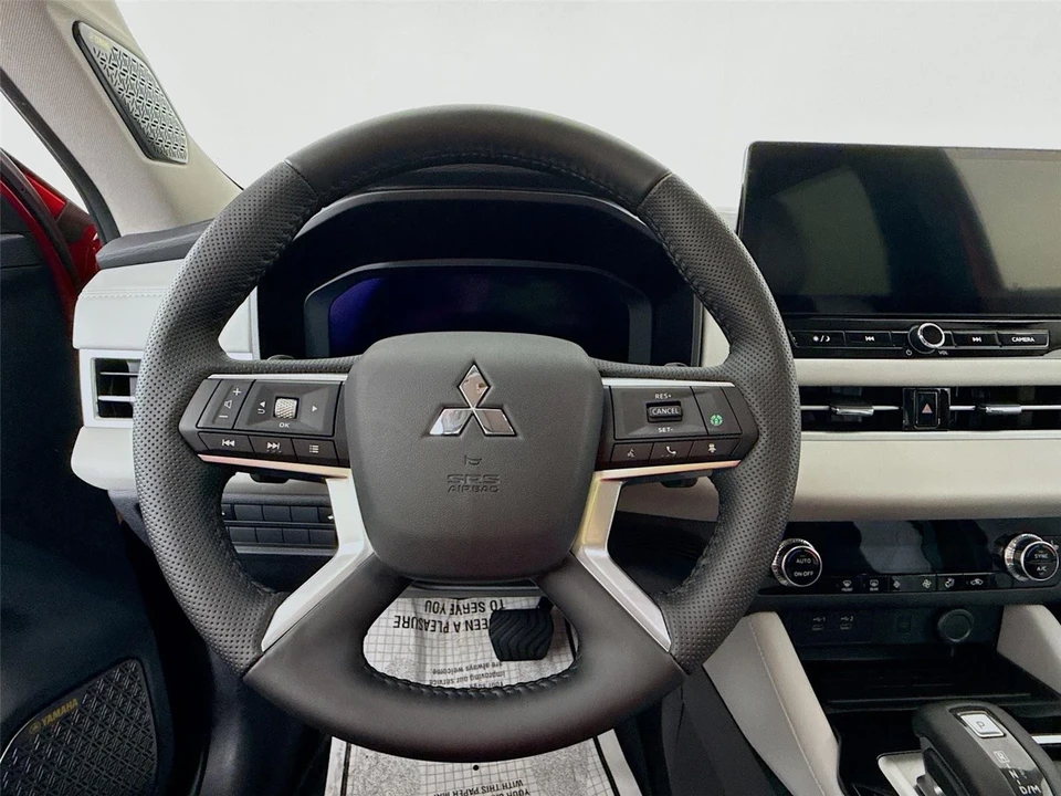 2025 Mitsubishi Outlander - Image 11 of 21