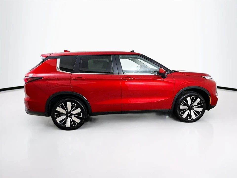 2025 Mitsubishi Outlander - Image 8 of 21