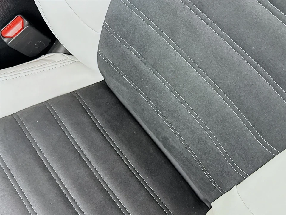 2025 Mitsubishi Outlander - Image 20 of 21