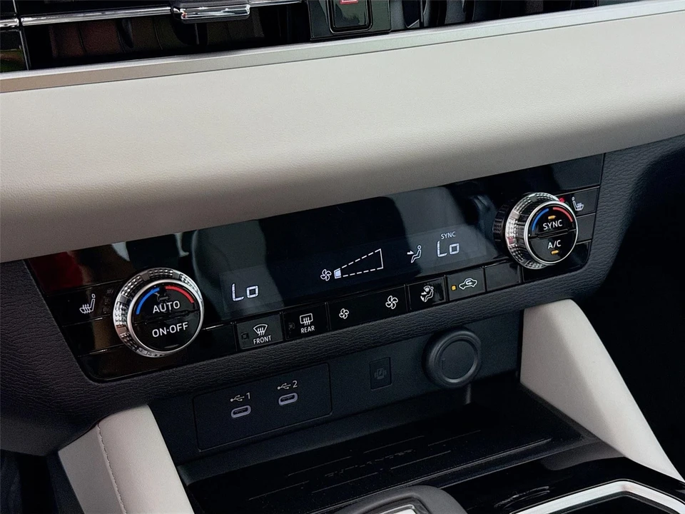 2025 Mitsubishi Outlander - Image 16 of 21