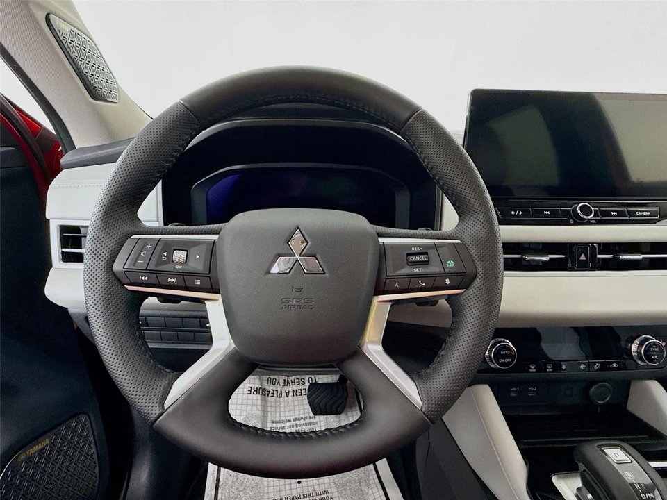 2025 Mitsubishi Outlander - Image 11 of 21
