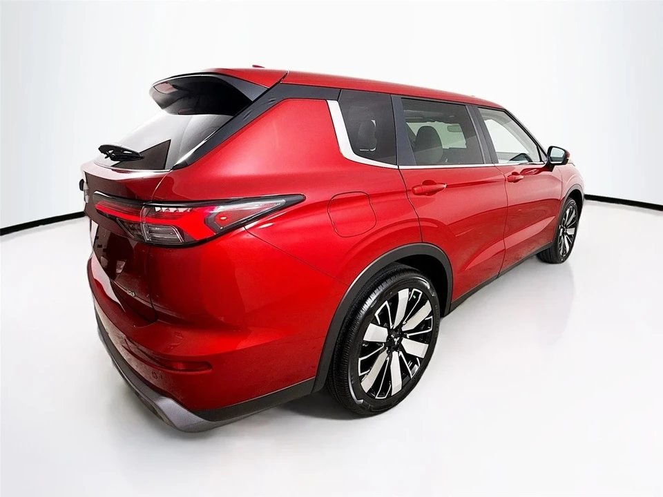 2025 Mitsubishi Outlander - Image 7 of 21