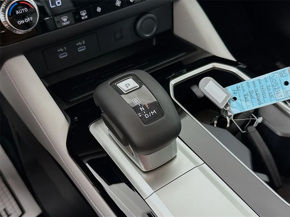 2025 Mitsubishi Outlander - Image 17 of 21