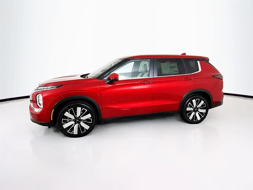 2025 Mitsubishi Outlander - Image 4 of 21