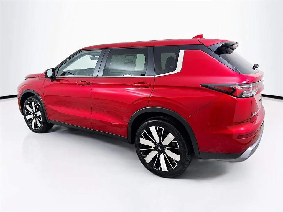 2025 Mitsubishi Outlander - Image 5 of 21
