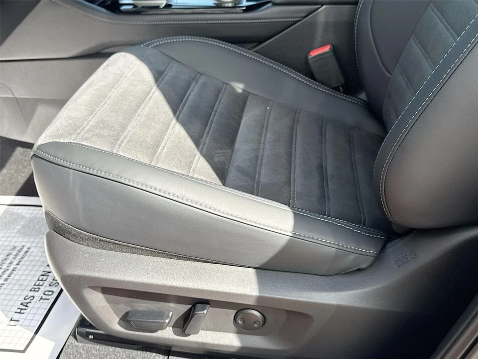 2025 Mitsubishi Outlander - Image 20 of 21