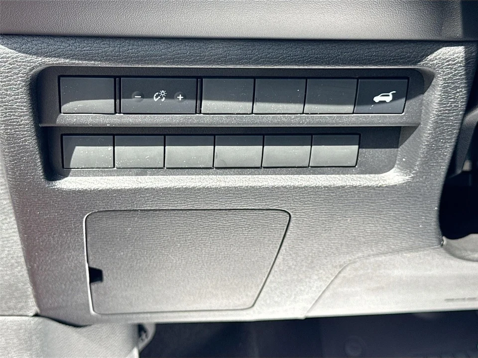 2025 Mitsubishi Outlander - Image 10 of 21
