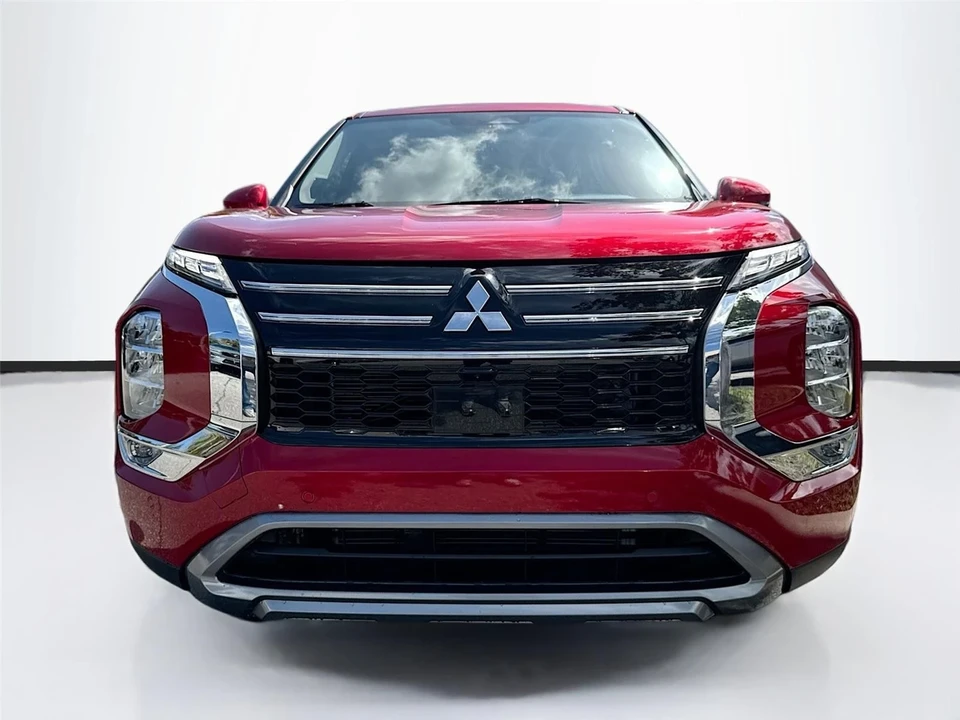 2025 Mitsubishi Outlander - Image 2 of 21