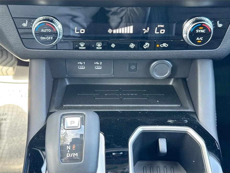 2025 Mitsubishi Outlander - Image 16 of 21