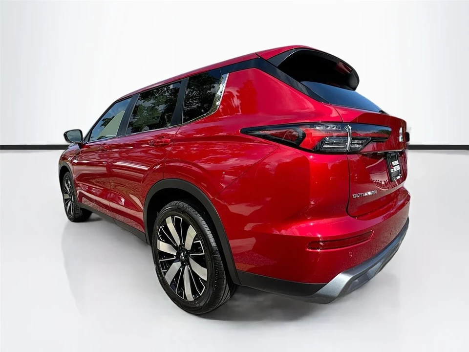 2025 Mitsubishi Outlander - Image 7 of 21