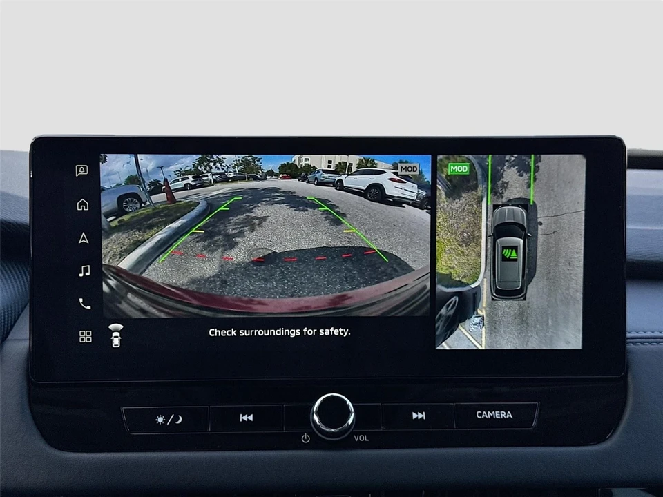 2025 Mitsubishi Outlander - Image 14 of 21