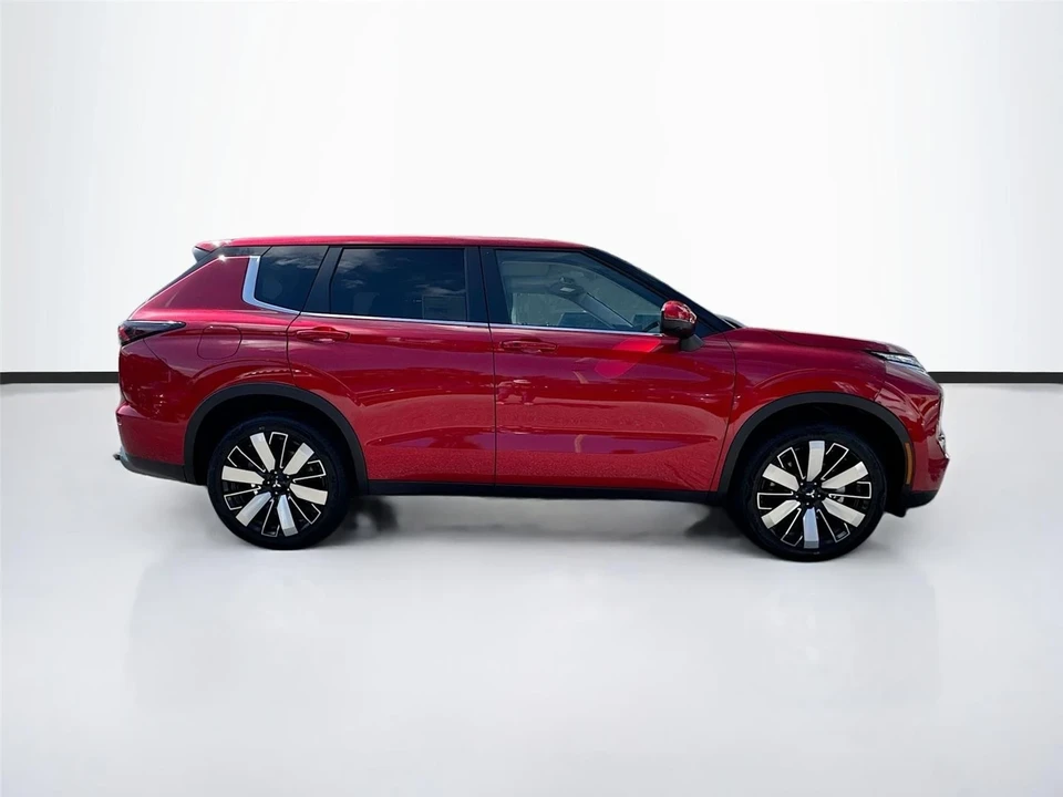 2025 Mitsubishi Outlander - Image 4 of 21